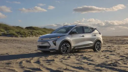 2022 Chevrolet Bolt EUV in silver